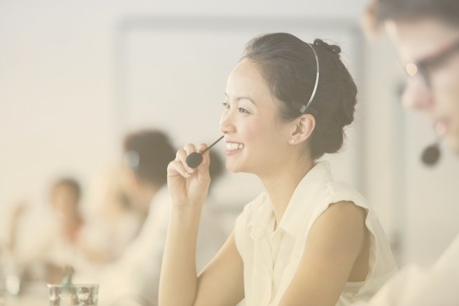 Agent interacting in multichannel contact center