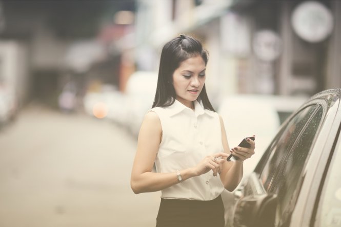 Car dealership marketing sends a woman targeted information on buying a car to her smartphone