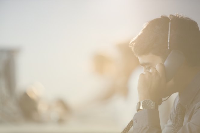 Bank representative using omnichannel banking in a cloud contact center