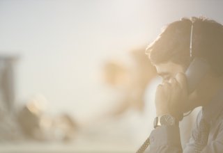 Bank representative using omnichannel banking in a cloud contact center