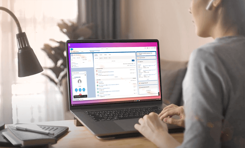 Vonage Business Communications now makes it easier than ever for companies who use Salesforce to streamline and personalize customer experiences. Watch now! contact center agent at her desk with laptop open showing Vonage Business Communications embedded within Salesforce
